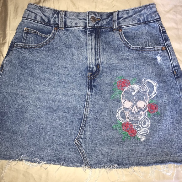 Womens Denim skirt w Custom Embroidery sz8 - Picture 2 of 6